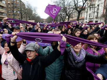 Las manifestaciones del 8M se extendieron a otras ciudades como Turín, Milán, Bolonia, Nápoles y Palermo. EFE / J. Diges