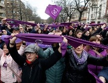 Las manifestaciones del 8M se extendieron a otras ciudades como Turín, Milán, Bolonia, Nápoles y Palermo. EFE / J. Diges