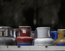 Es importante que los consumidores verifiquen que los precios aplicados por los distribuidores no excedan los límites establecidos por la CRE. EL INFORMADOR/ARCHIVO