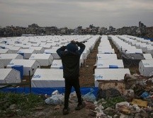 Campamento recién establecido para palestinos desplazados cuyas viviendas resultaron dañadas por los ataques del Ejército israelí. EFE/J. Alshrafi