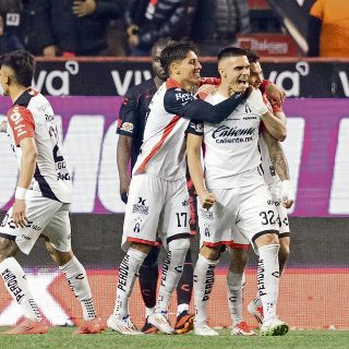 Djuka celebra su primer triplete con Atlas