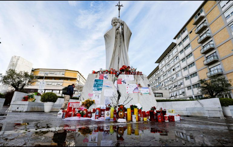 El Papa Francisco se encuentra hospitalizado desde el pasado 14 de febrero por complicaciones respiratorias. EFE/F. FRUSTACI