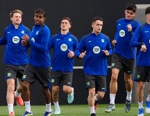 El Barcelona dedicará el juego de hoy a la memoria del doctor Carles Miñarro, fallecido el sábado. EFE/A. García