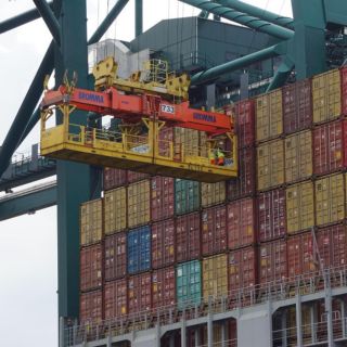 Guerra de aranceles tendrá consecuencias “catastróficas” para la economía: Analistas