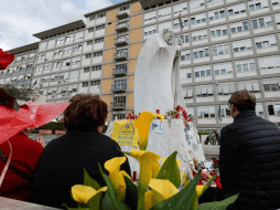 El lunes 10 de marzo, el Vaticano informó que las mejoras del Papa se habían consolidado, permitiendo que los médicos levantaran el pronóstico. EFE