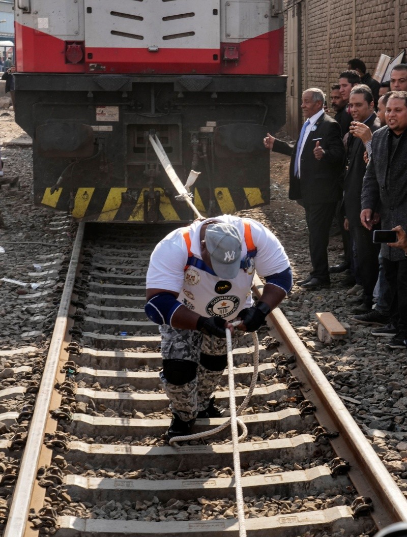 Ashraf Mahrous jala de un tren en la estación Ramses. AP Photo / A. Nabil