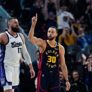 Stephen Curry llega a los cuatro mil triples encestados en la NBA