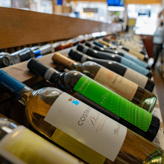 Exportadores de vino francés reaccionan a aranceles de Trump de 200%