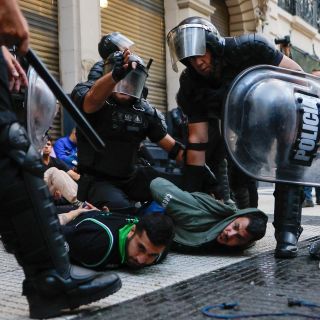 Milei respalda a su ministra de Seguridad tras represión en marcha de jubilados