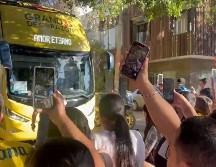 “Dale, dale tricampeón, dale tricampeón”, fueron algunos de los cánticos más entonados por los seguidores que recibieron a su equipo en la búsqueda de un autógrafo o una foto con sus ídolos. ESPECIAL