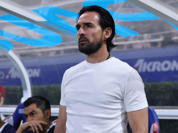 El director técnico del Guadalajara no podrá salir al banquillo en el siguiente encuentro, por lo que se perderá el duelo de este sábado ante Bravos de Juárez. IMAGO7