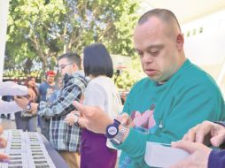 Los brazaletes permiten la localización de personas extraviadas. ESPECIAL