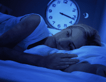 Despertarse a las 3 de la madrugada puede ser algo completamente normal si ocurre ocasionalmente. CANVA