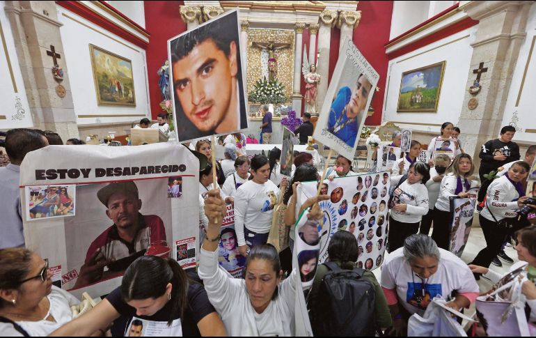 La iglesia de Teuchitlán se llenó de gente que exige paz. EL UNIVERSAL