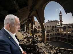 Una escuela que fungía de refugio entre los edificios dañados por el último bombardeo de Israel en la Franja de Gaza. EFE / EPA / MOHAMMED SABER