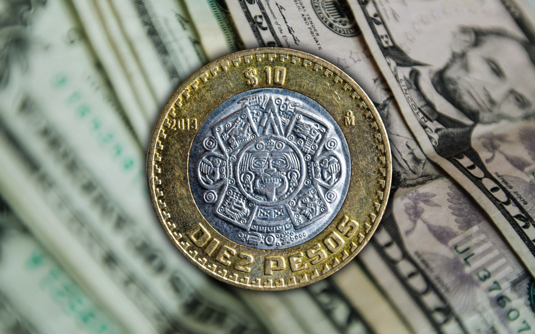 La cotización del dólar en Banco Azteca es de 18.95 pesos a la compra y 20.40 pesos a la venta. EL INFORMADOR / ARCHIVO