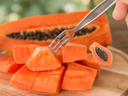Las semillas de papaya pueden ser un gran aliado para la salud si se consumen con moderación.  CANVA
