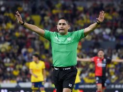 El árbitro óscar Mejía debió haber sido por el VAR a revisar la jugada. IMAGO7/H. Ramírez