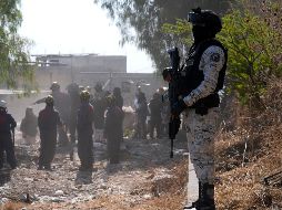 La Guardia Nacional acompañó ayer a las Madres de Guerrero en su búsqueda. AP/M. Ugarte