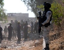 La Guardia Nacional acompañó ayer a las Madres de Guerrero en su búsqueda. AP/M. Ugarte