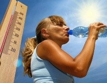 Cuando hay deficiencia de agua en el cuerpo se corre el riesgo de presentar deshidratación. ESPECIAL / CANVA