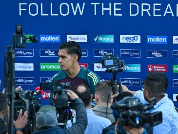 Raúl Rangel le deseó buena suerte al arquero del América en el duelo ante Canadá. IMAGO7.