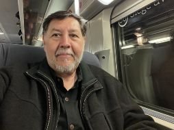 Fernández Noroña compartió una fotografía a bordo de un tren que lo trasladó de París a Estrasburgo. X/fernandeznorona