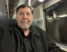 Fernández Noroña compartió una fotografía a bordo de un tren que lo trasladó de París a Estrasburgo. X/fernandeznorona