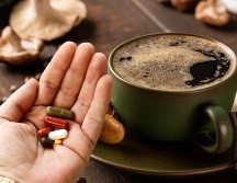 Existen casos en los que no se debe abusar del café, y por lo menos, no mezclar cuando se tomen medicamentos. ESPECIAL / CANVA
