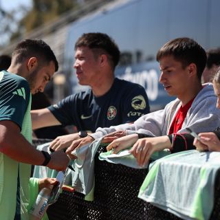 El Tri recibe una visita especial en su entrenamiento en Los Ángeles