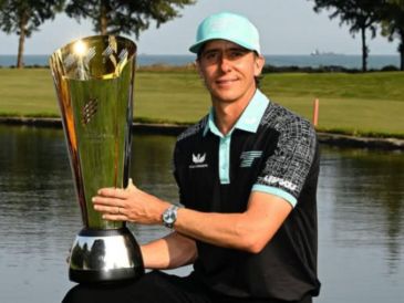 Con una brillante ronda final de 64 golpes, Ortiz superó al estadounidense Patrick Reed, ex campeón del Masters. Instagram/ @carlosortizgolf