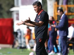 Desde que Roberto Medina tomó las riendas del cuadro rojinegro, no ha podido vencer a las Chivas en un Clásico Tapatío con resultado de tres derrotas y un empate. IMAGO7.