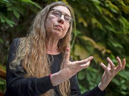 La escritora expone en “Manci” las complejas condiciones que enfrentaron las mujeres en el siglo XX y que se mantienen en el presente. EFE