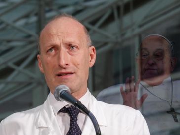 Sergio Alfieri reveló qué tan cerca estuvo el Papa Francisco de fallecer. EFE / ARCHIVO