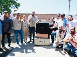 Con una inversión de 65 millones de pesos, el presidente municipal de Tlajomulco, Gerardo Quirino Velázquez Chávez, colocó la primera piedra del nuevo mercado municipal en la delegación de San Sebastián El Grande, acompañado por vecinos y comerciantes de la zona. CORTESÍA