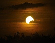 Los eclipses solares ocurren cuando el sol, la luna y la tierra se alinean. Pixabay