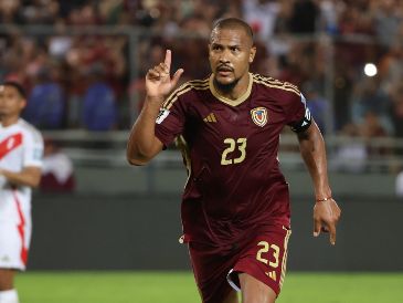 Rondón anotó su gol número 14 en las eliminatorias, el 46 con la camiseta vinotinto. EFE/M. Gutiérrez