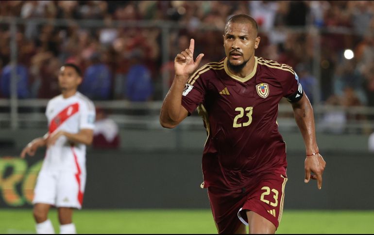Rondón anotó su gol número 14 en las eliminatorias, el 46 con la camiseta vinotinto. EFE/M. Gutiérrez