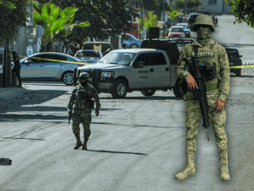 Personal especializado del Ejército, con vestimenta especial, tuvo que intervenir para desactivar el explosivo. AP / SUN / ARCHIVO