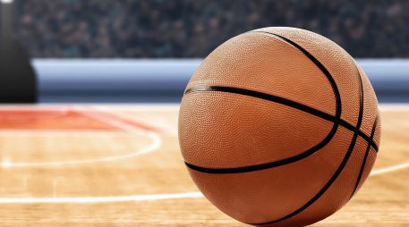 La nacida en Lubbock, Texas, anunció que defenderá la camiseta de Universidad de Oklahoma en la National Collegiate Athletic Association (NCAA). ESPECIAL / CANVA