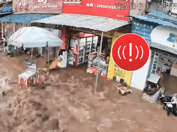 Una cámara de vigilancia ayudó a registrar el momento exacto de la explosión de esta tubería en Hubei, China. ESPECIAL