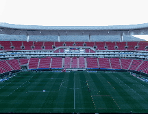 La Comisión Disciplinaria decidió sancionar a la casa del Rebaño Sagrado con un veto, que evita a los aficionados ingresar al Estadio AKRON. IMAGO7 / ARCHIVO