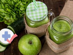 Los jugos naturales ricos en atioxidantes son una gran opción para mejorar tu alimentación y mantenerte joven. Pexels y Canva