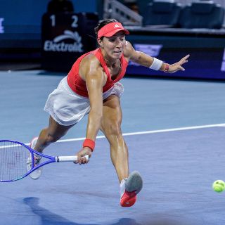 Pegula le pone un alto a Raducanu en Miami