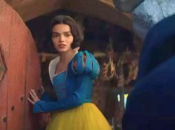 Aunque la versión de Disney es la más conocida, la historia original de Blancanieves es un recordatorio de que los cuentos de hadas no siempre fueron dulces y coloridos.  DISNEY