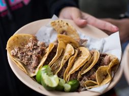 Entre las preferencias, los tacos más solicitados fueron los clásicos: pastor, bistec, asada y dorado, aunque los tacos de suadero destacaron como la gran revelación del año, al incrementar notablemente su presencia en las órdenes. EFE/ ARCHIVO.