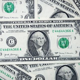 Peso mexicano SE DEPRECIA frente al dólar al cierre de jornada