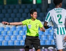 Originaria de Viseu, Campos es árbitra internacional desde 2018 y, desde hace aproximadamente un año y medio, forma parte de la categoría de élite de la UEFA. EFE / EPA / C. Barroso