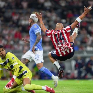 Afición de Chivas se vuelca en abucheos sobre los referentes del equipo 