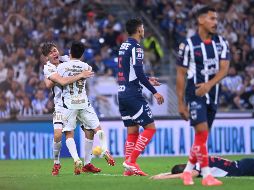 Ramiro Árciga y Gilberto Mora celebran el gol de la victoria. IMAGO7